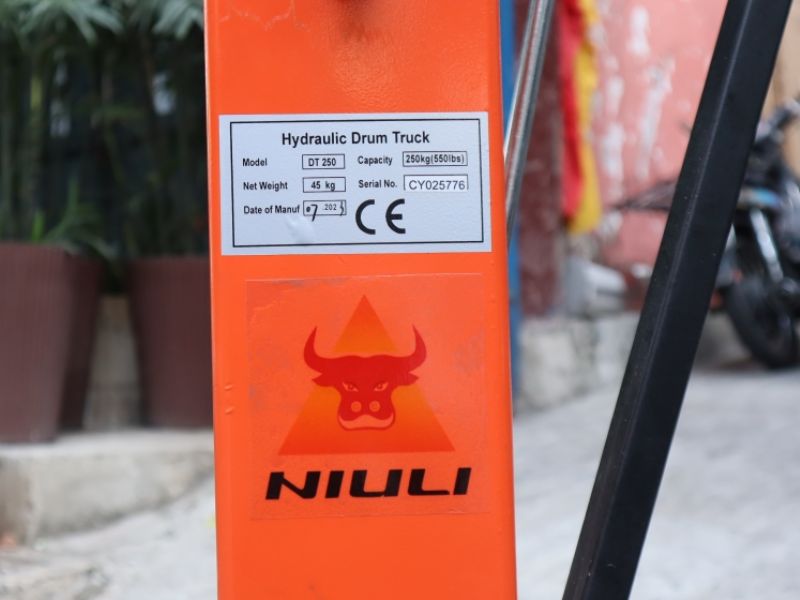 xe-nang-phuy-bang-tay-250kg (2)