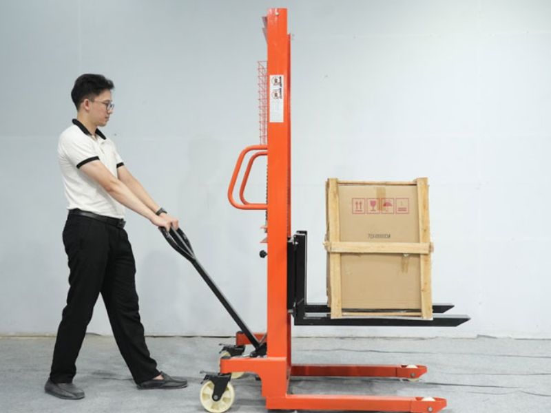 Cách vận hành xe nâng tay cao
