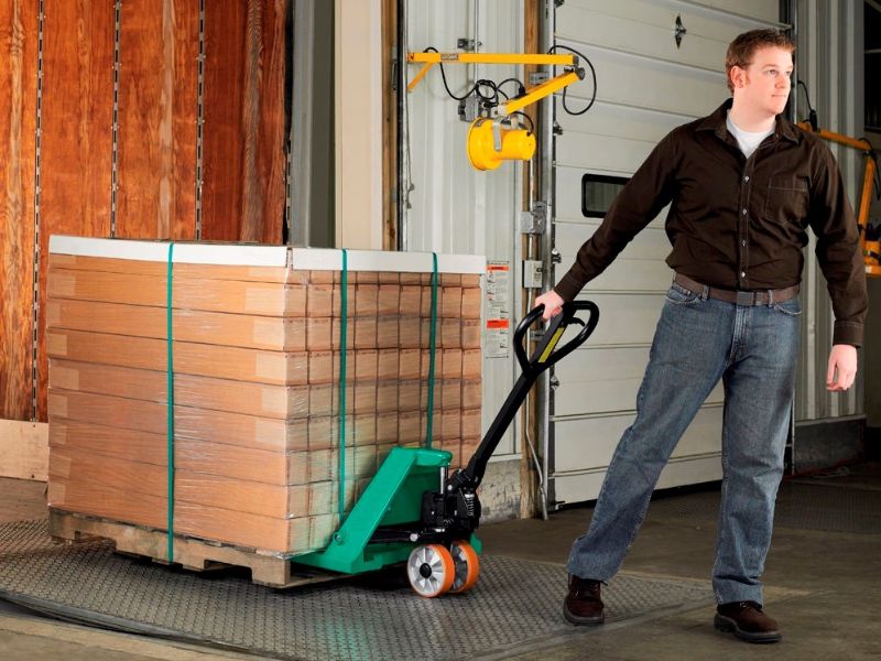 Cách vận hành xe nâng tay thấp
