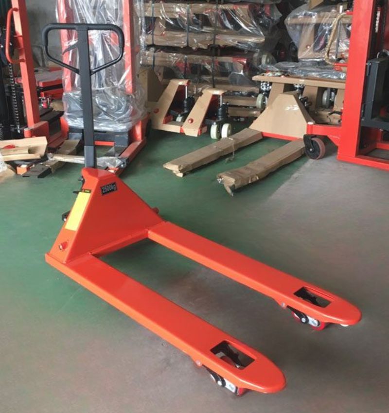 Xe nâng pallet bằng tay tại Nha Trang