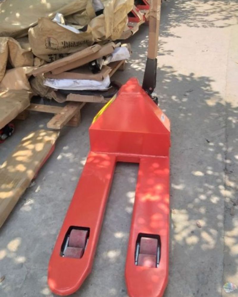 xe nâng tay 2500kg càng siêu ngắn