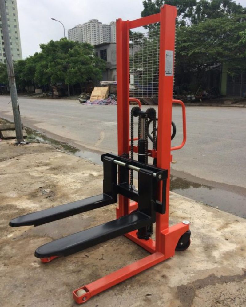 Xe nâng tay cao 1 tấn
