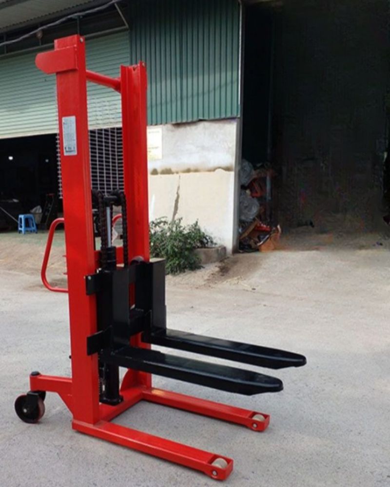 Xe nâng tay cao 2 tấn